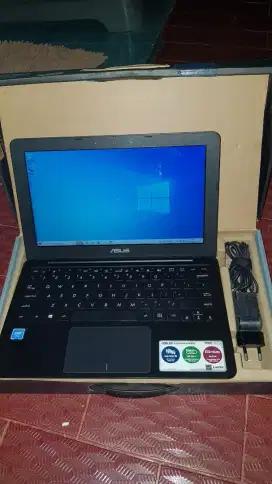 NetBook Asus e202s