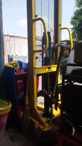 Hand stacker krisbow kapasitas 1 ton