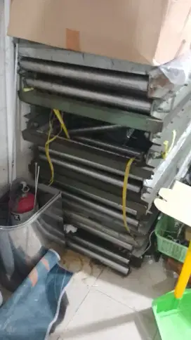 Conveyor gravity bekas ada 10 batang dan 6 penyangga