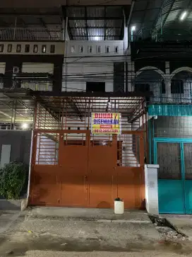 Disewakan Ruko 3 lantai dekat dgn Plaza Medan Fair