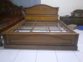 Dipan tempat tidur kayu jati antik ukir tua bekas