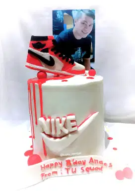 Kue ulang tahun sepatu kets, sepatu Nike