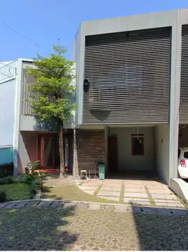 Disewakan Rumah Minimalis modern Cluster lokasi mainroad Cigadung