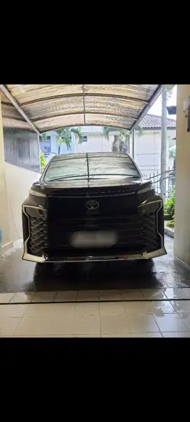 Voxy 2024,hitam