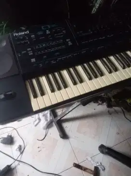ROLAND EM 2000, body mulus sangat bagus
