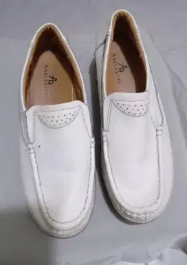 SEPATU WEDGES KULIT
