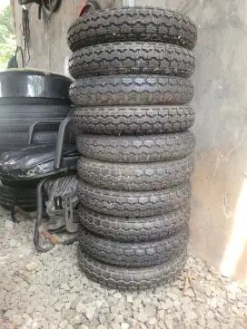 Ban belakang  dan velg motor roda 3