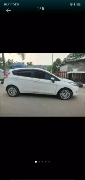 Ford fiesta tahun 2011 warna putih automatic