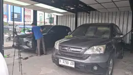 Teknisi poles coating mobil dan stiker ppf