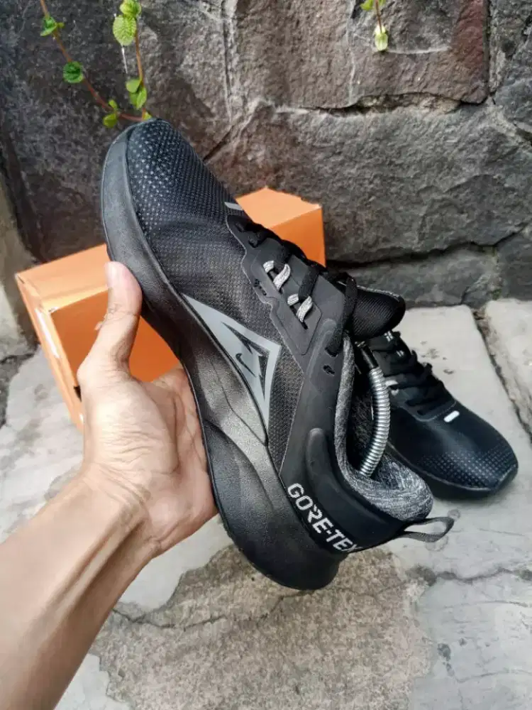 Sepatu Running Nike Goretex Size 41