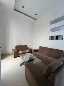 DIJUAL Villa di Komplek The Palace Residence Jl. Mustang-Medan Polonia
