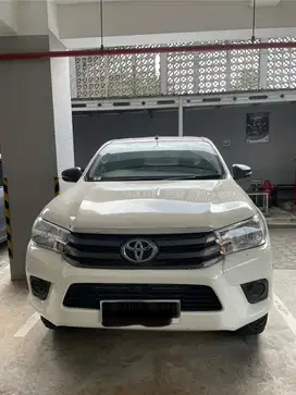 Toyota Hilux 2.4 E Double Cabin (4x4) MT