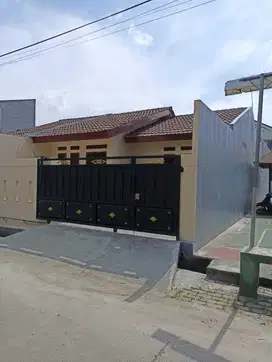 Dijual murah Rumah di Bulevard Hijau Harapan Indah Bekasi