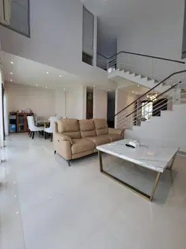 Rumah Bagus, Mewah dan Siap Huni, 2 Lantai, Royal Residence, SBY