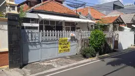 Rumah 1.5 Lantai Di Jl Kramat, Lokasi Strategis Akses Jalan 2 Mobil