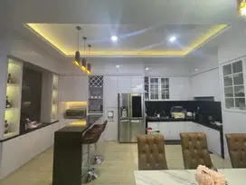 RUMAH MEWAH JELAMBAR BANGUNAN MINIMALIS 3.5 LANTAI SEMI FURNISH