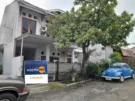 Di jual rumah 2 lantai di Perum kranggan permai