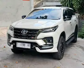 New FORTUNER VRZ GR 2.8 AT 2022 LowKM 22rb RECORD TOYOTA ISTIMEWA