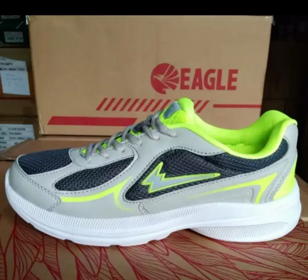 Sepatu lari eagle