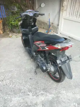VARIO  TEHNO 2011 WARNA MERAH