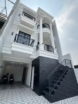 Dijual Rumah Baru 3 Lantai di Pejaten Barat Model Eropa Classic Style