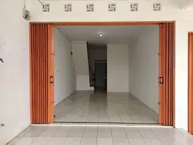 Ruko strattegis jalur ramai