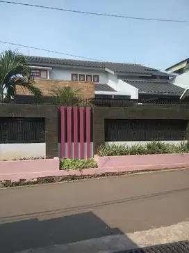 Dijual rumah dengan luas tanah besar di Jurang Mangu Barat