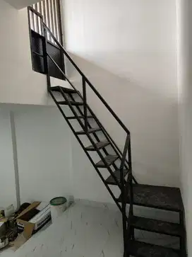 Dijual atau Disewa Rumah Baru 3 Lantai di Palem Lestari Cengkareng