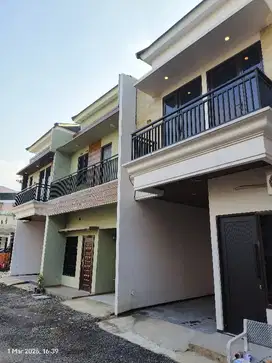 Rumah 2 lantai 2 ktkm cash murah 650 jutaan Cijantung kalisari