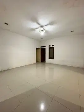 KEBAYORAN  BARU RUMAH LAMA MURAH HITUNG TANAH  AREA KOMPLEK