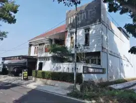 Dijual rumah + gudang dan t4 usaha