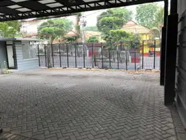 Disewakan Rumah Usaha jalan raya ambengan cocok untuk usaha dan kantor
