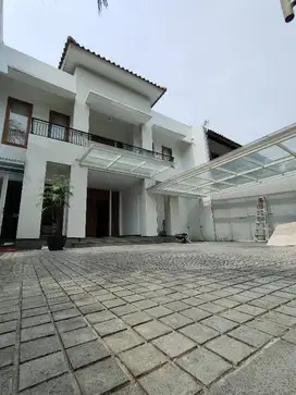 Disewakan rumah bagus semi furnished at Menteng Jakpus