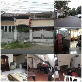 Rumah tua 1,5 lantai masih dihuni di Cipinang timur jakarta timur