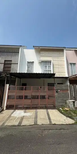 DIJUAL  RUMAH 3 LANTAI MODERNLAND TANGERANG