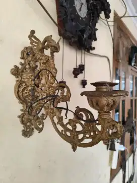 Sepasang lampu dinding