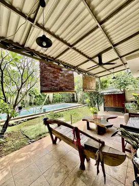 Dijual Villa Tropical cantik tenang serasa di Bali, dekat MRT & TOL