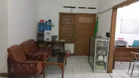 Tanah dan Gedung mainroad dijual dibawah NJOP, di Buahbatu Bandung.