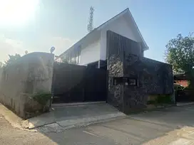 DIJUAL! Rumah dua lantai cuma 3 menit ke Bintaro Jaya