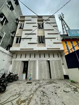Dijual rumah untuk usaha kos , kondisi tinggal lanjutkan lokasi bagus