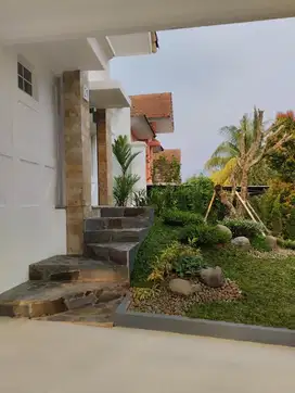 Dijual rumah hook swimming pool view bagus