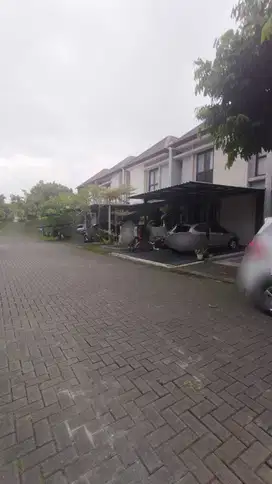 Dijual Cepat Rumah 2 Lantai di  The Eminent di BSD City  Tangerang