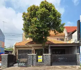 Rumah Bagus 2 Lantai Area Komersial di Karawang, Jawa Barat.