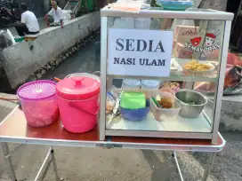 Etalase jualan dan meja lipat
