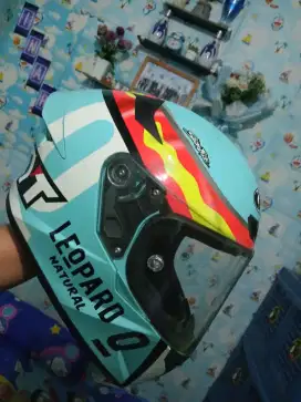 Dijual helm Leopard ukuran L masih mulus lecet pemakaian