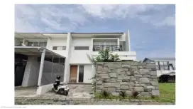 Rumah 2 lantai Decassa Lakarsantri