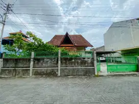 RUMAH TANAH LUAS, STRATEGIS, HANYA 4 MENIT DARI MALL MALIOBORO