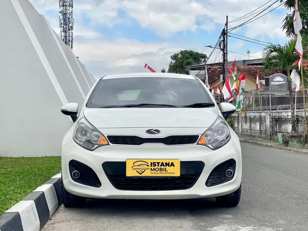 KEREN BOS! KIA RIO 1.4 AUTOMATIC 2014 FACELIFT ALL NEW AT MT PLATINUM