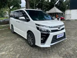 DP MURAH Toyota Voxy 2.0 Bensin-AT 2018 CSYAB