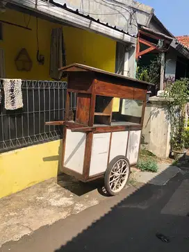 Gerobak bekas jualan sayur pecel